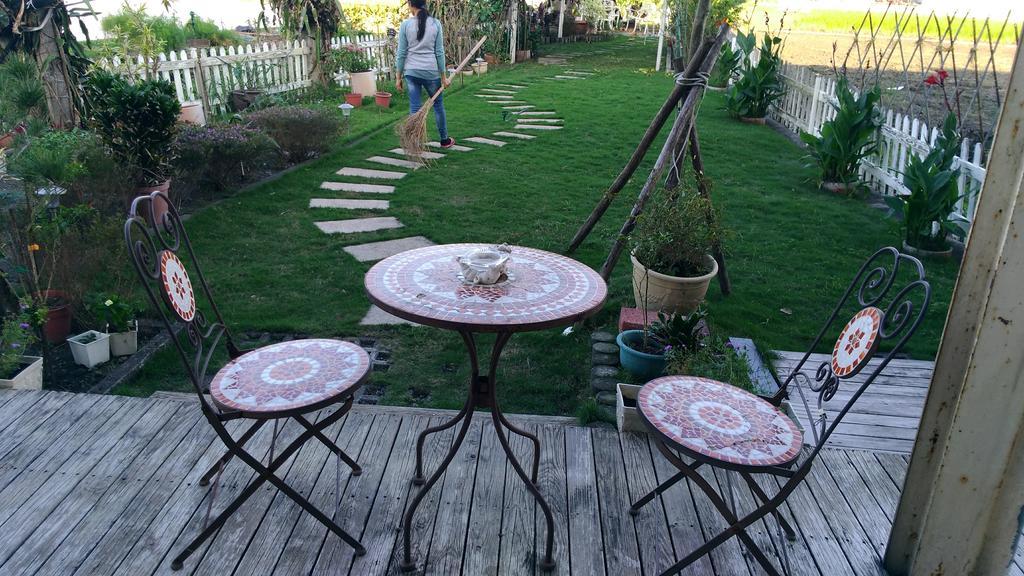 Breadtree Homestay Wujie Extérieur photo